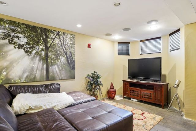 15 Howell St 1, Boston, MA 02125