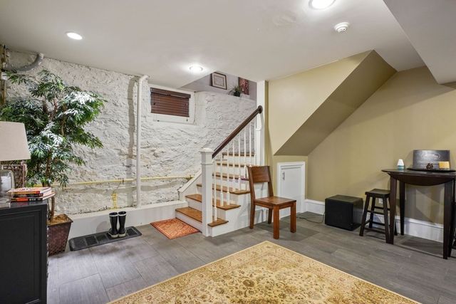 15 Howell St 1, Boston, MA 02125