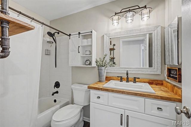 1805 Hackmann Hollow Drive, Wentzville, MO 63385