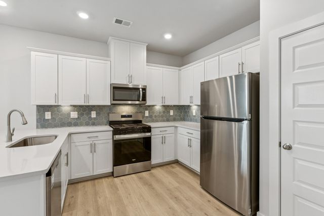 2069 Holmesburg Pvt Cir, Gallatin, TN 37066