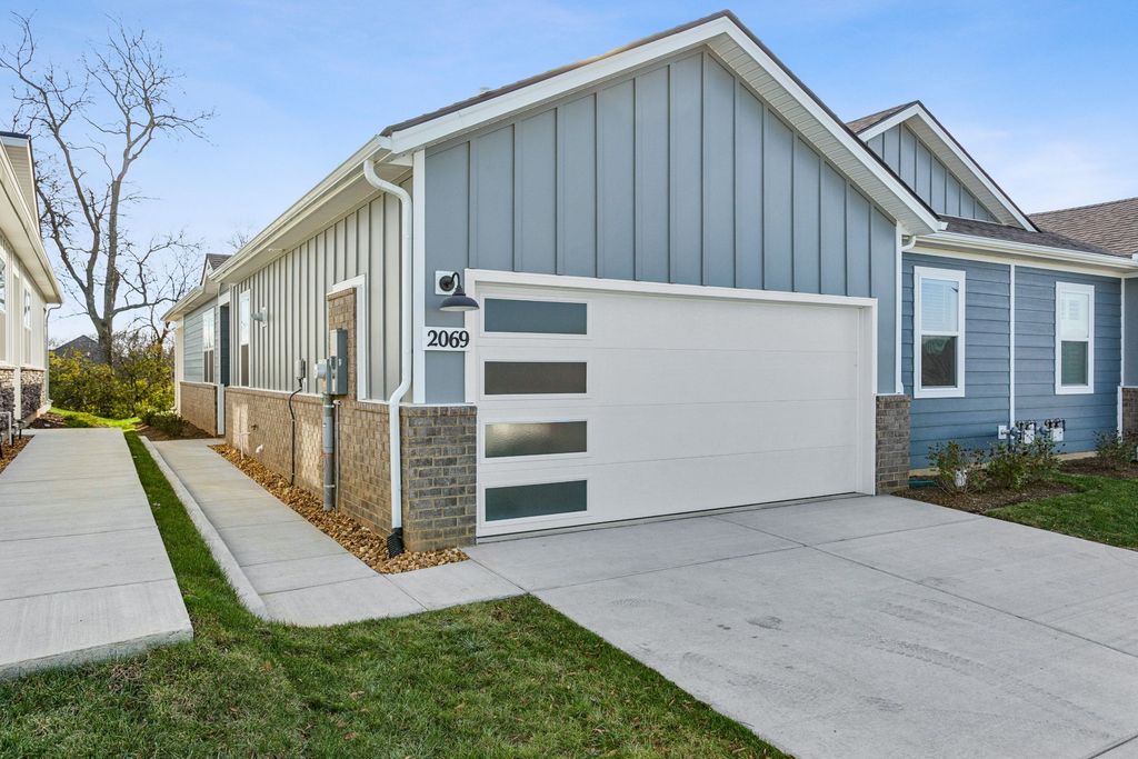 2069 Holmesburg Pvt Cir, Gallatin, TN 37066