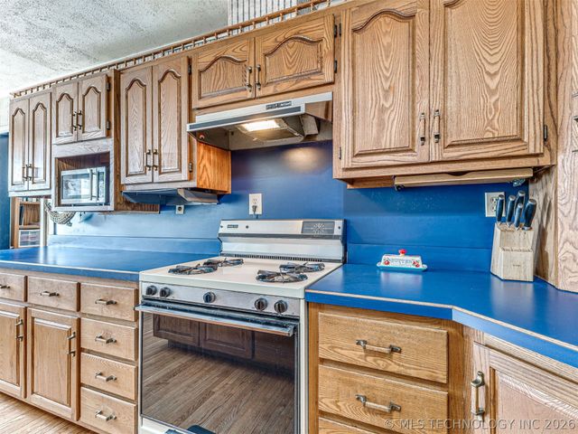 2308 S 63rd West Avenue, Tulsa, OK 74107