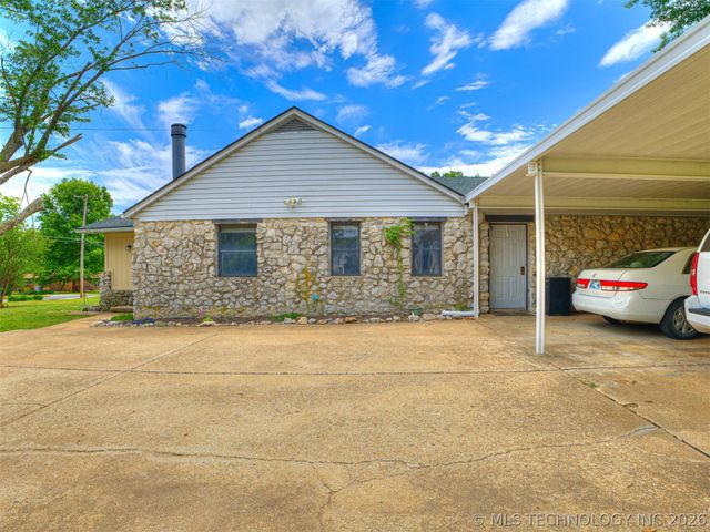 2308 S 63rd West Avenue, Tulsa, OK 74107