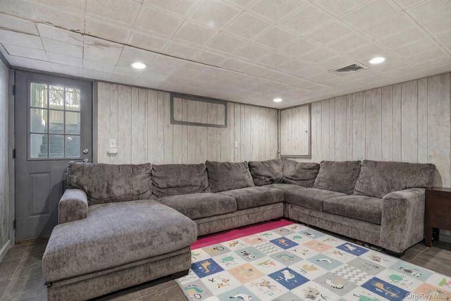 12 Sherman Road, Glen Cove, NY 11542