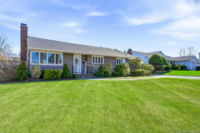 12 Sherman Road, Glen Cove, NY 11542