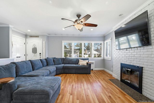 12 Sherman Road, Glen Cove, NY 11542