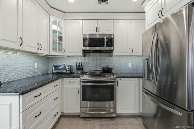 12 Sherman Road, Glen Cove, NY 11542