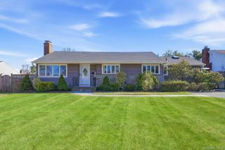 12 Sherman Road, Glen Cove, NY 11542