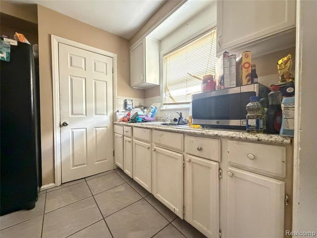 7756 Vaughan Street, Detroit, MI 48228