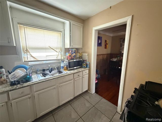 7756 Vaughan Street, Detroit, MI 48228