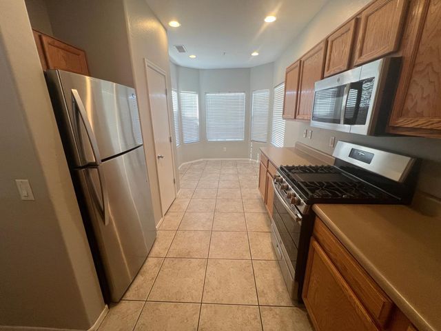 16829 W Cottonwood Street, Surprise, AZ 85388