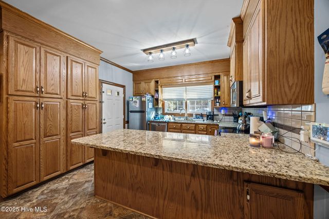 2111 Hunt Hill Place, Kinston, NC 28504