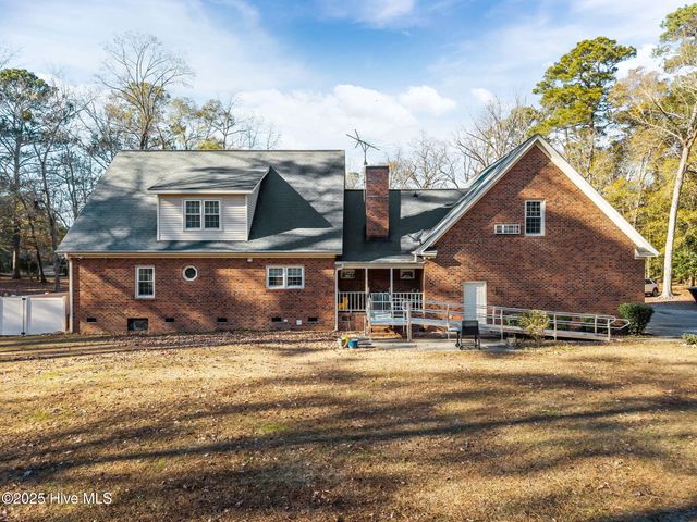 2111 Hunt Hill Place, Kinston, NC 28504