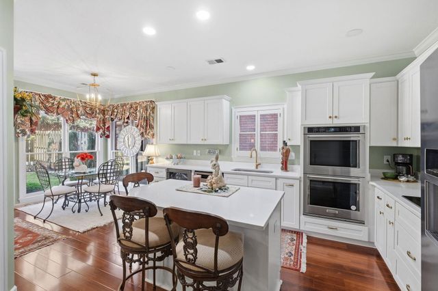 536 E LEXINGTON PARK CIR, Memphis, TN 38120