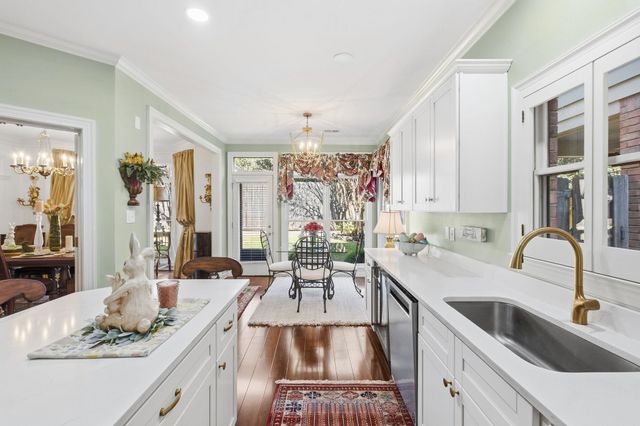 536 E LEXINGTON PARK CIR, Memphis, TN 38120