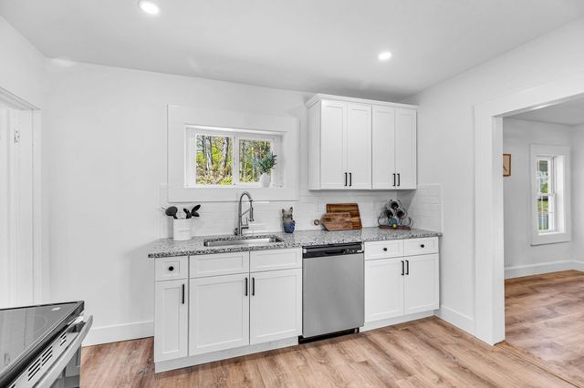 42 Washington St, Monson, MA 01057