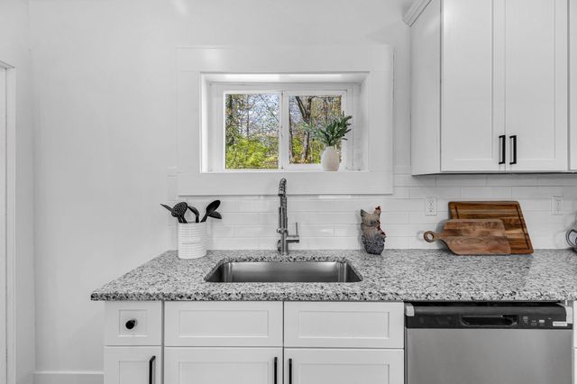 42 Washington St, Monson, MA 01057