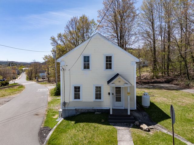 42 Washington St, Monson, MA 01057