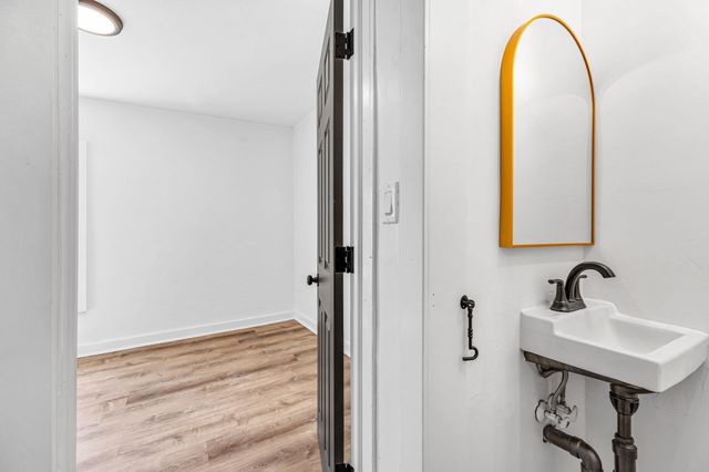 42 Washington St, Monson, MA 01057