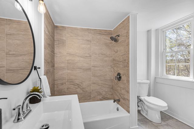 42 Washington St, Monson, MA 01057