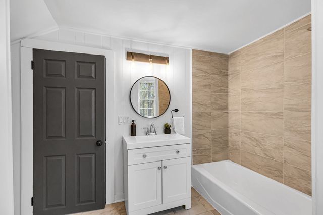 42 Washington St, Monson, MA 01057