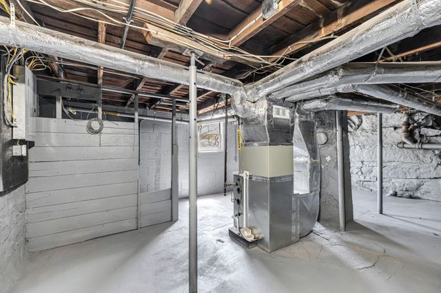 42 Washington St, Monson, MA 01057
