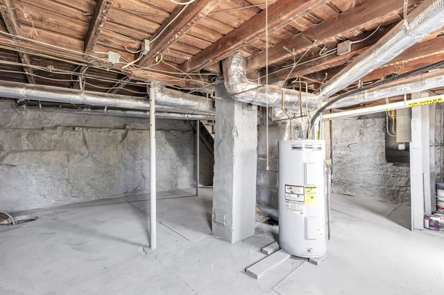 42 Washington St, Monson, MA 01057