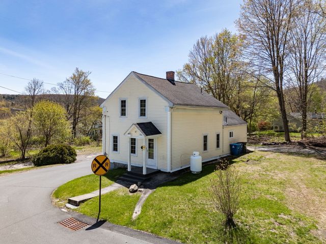 42 Washington St, Monson, MA 01057