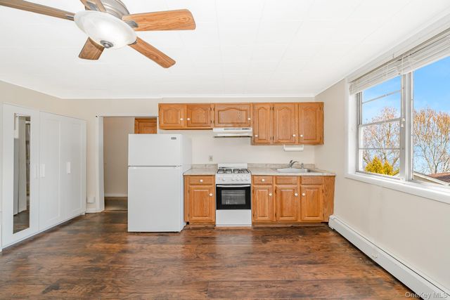 183 S 7th Street, Lindenhurst, NY 11757