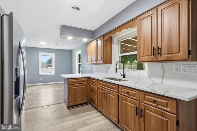 520 WOODLAND VIEW DR, York, PA 17406