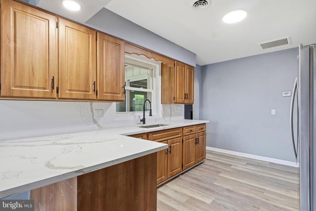 520 WOODLAND VIEW DR, York, PA 17406