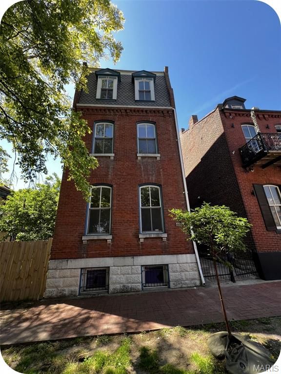 2005 Menard Street, St Louis, MO 63104