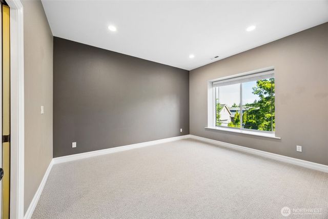 3202 170th Avenue E, Lake Tapps, WA 98391