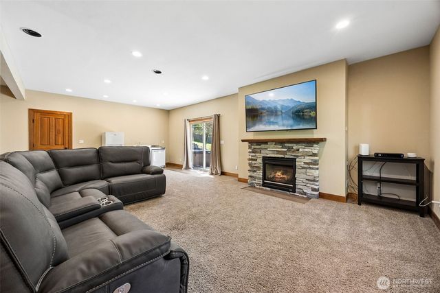 3202 170th Avenue E, Lake Tapps, WA 98391
