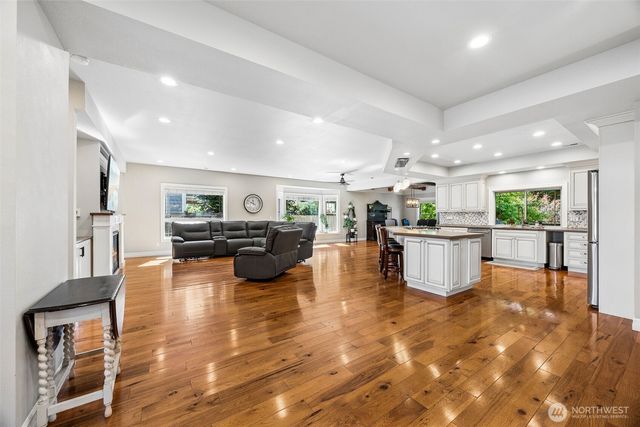 3202 170th Avenue E, Lake Tapps, WA 98391