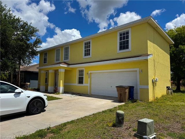 117 Shadow Lakes DR, Lehigh Acres, FL 33974
