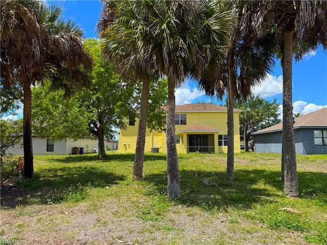 117 Shadow Lakes DR, Lehigh Acres, FL 33974