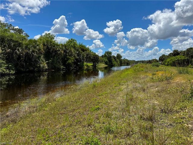 117 Shadow Lakes DR, Lehigh Acres, FL 33974