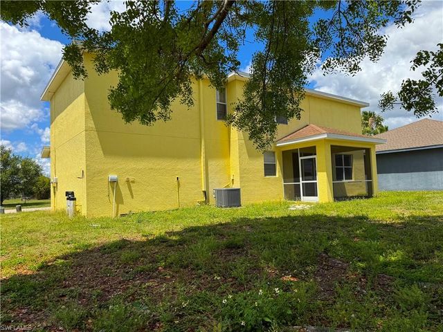 117 Shadow Lakes DR, Lehigh Acres, FL 33974