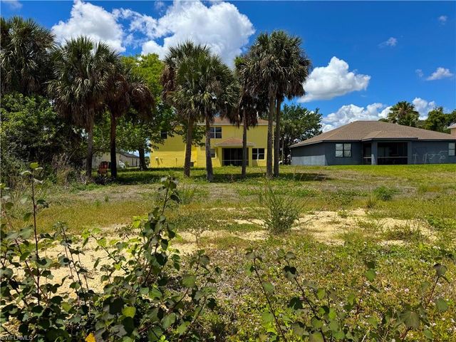 117 Shadow Lakes DR, Lehigh Acres, FL 33974