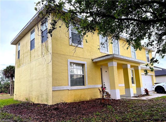 117 Shadow Lakes DR, Lehigh Acres, FL 33974