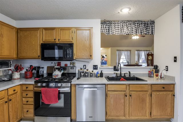 2813 White Oak Drive, Grand Prairie, TX 75052