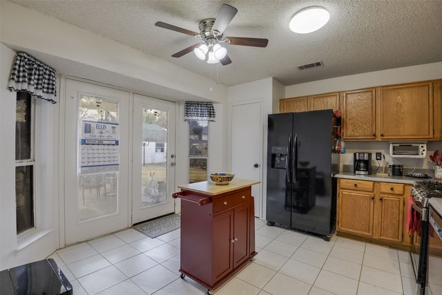 2813 White Oak Drive, Grand Prairie, TX 75052