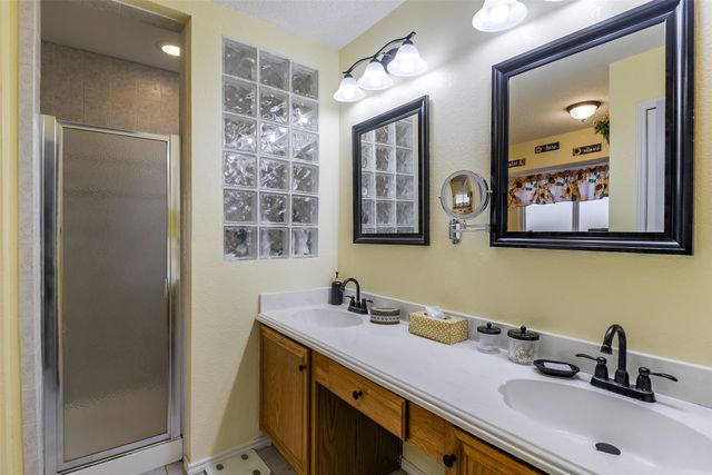 2813 White Oak Drive, Grand Prairie, TX 75052