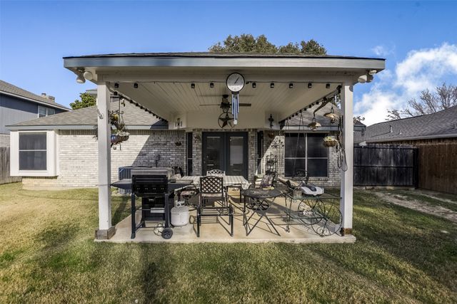2813 White Oak Drive, Grand Prairie, TX 75052