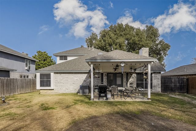 2813 White Oak Drive, Grand Prairie, TX 75052