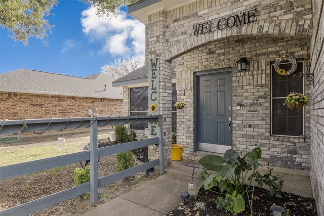 2813 White Oak Drive, Grand Prairie, TX 75052