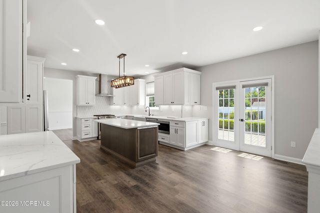 8 Cabin Brook Crescent Crest, Manchester, NJ 08759