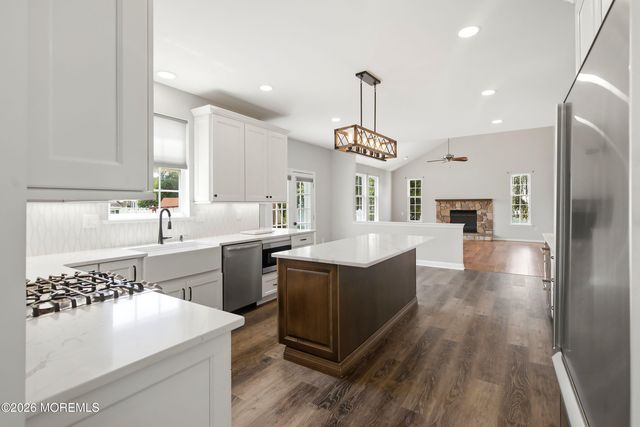 8 Cabin Brook Crescent Crest, Manchester, NJ 08759