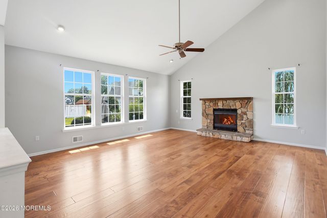8 Cabin Brook Crescent Crest, Manchester, NJ 08759